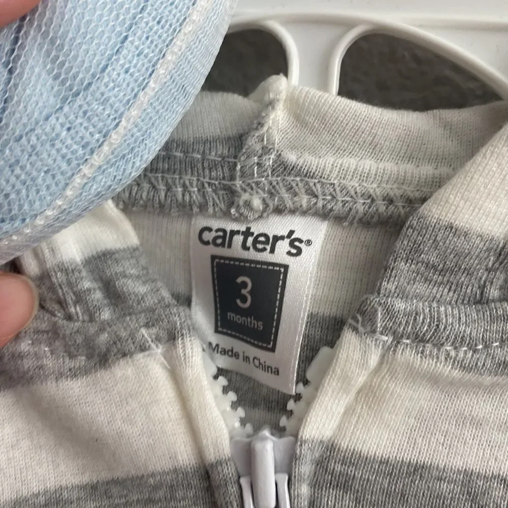 NWT- Carters- 3 piece set- “mommy loves me” Size 3 month